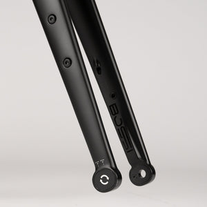 Carbon gravel bicycle fork